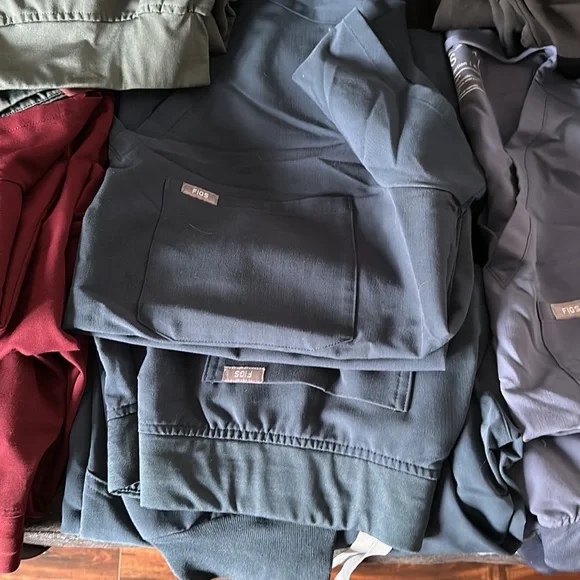 Figs Srubs - Picture 7 of 12